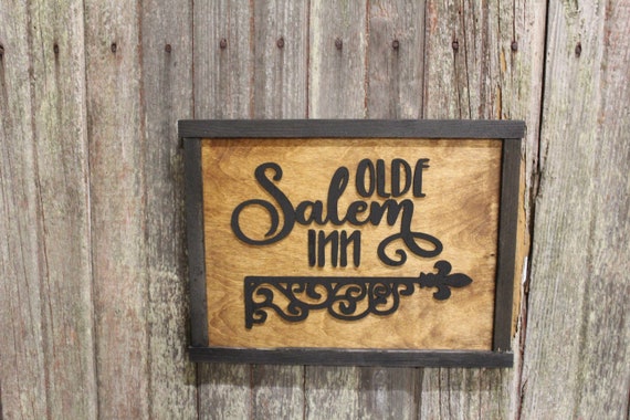 Olde Salem Inn Wood Sign Witch Hotel Motel BNB Halloween 3D Raised Text Country Farmhouse Cabin Decor Wall Decoration Halloween Ghosts Home