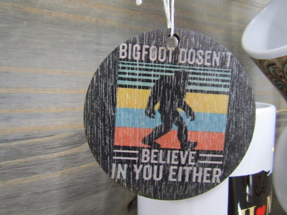 Sasquatch Bigfoot Doesnt Believe In You Set Of 6 Ornaments Wooden Printed Color Keychain Car Mirror Retro Hiking Hide and Seek Champion Myth