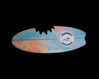 Custom Surfer Emblem Surfboard Sign – Weatherproof PVC Beach Wall Art in Turquoise and Tan for Coastal Home or Outdoor Decor