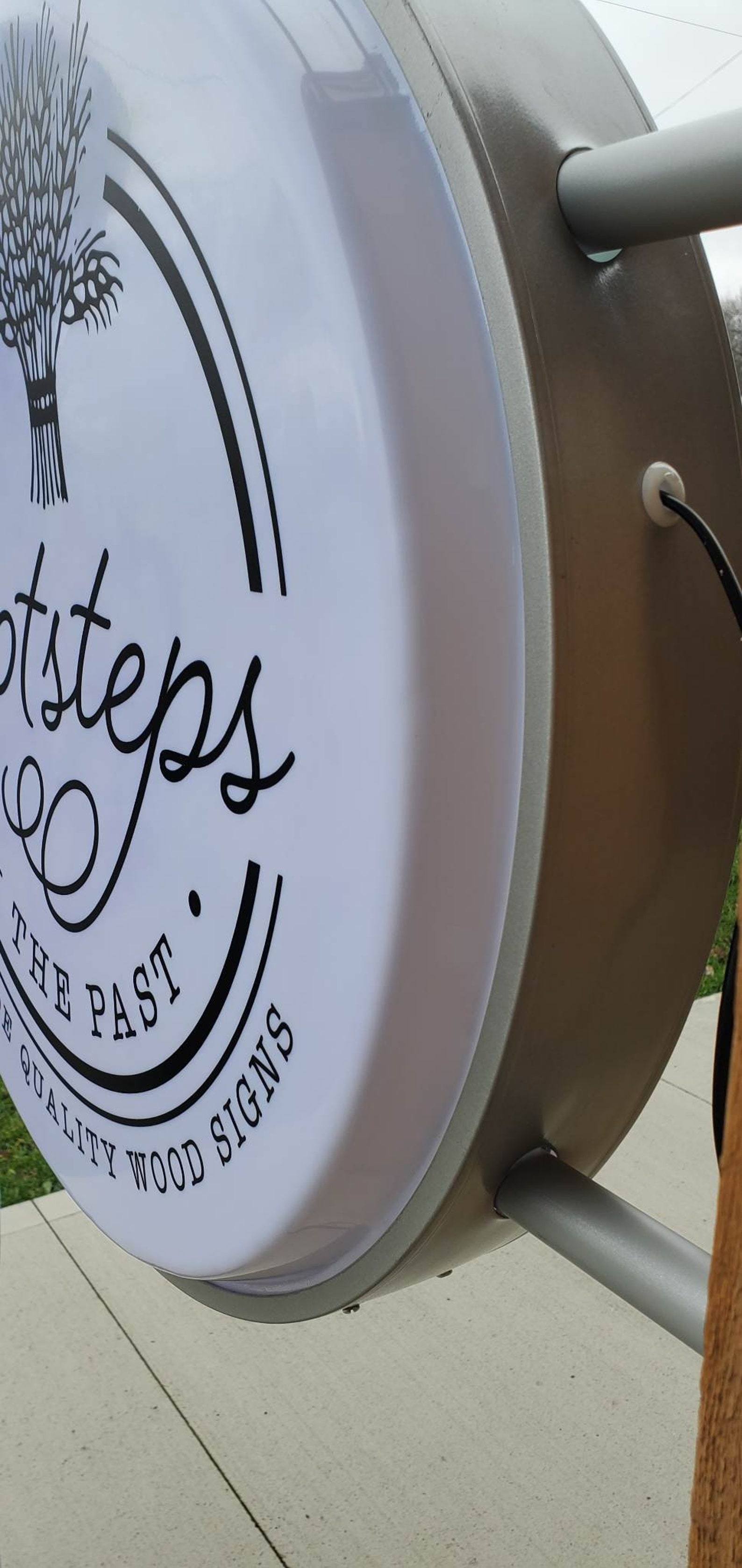 Custom Round LED Light Sign: Outdoor Business Logo Display - Etsy