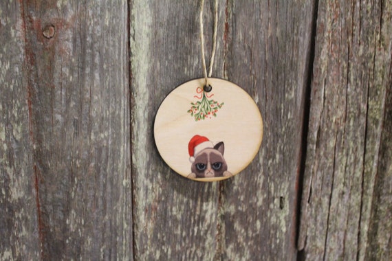 Grumpy Cat Keychain Christmas Mistletoe Santa Hat Ornament Siamese Feline Decoration Décor Wood Circle Sign Gift