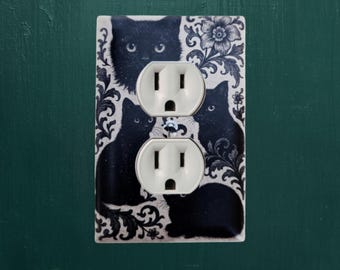 Black Cat Floral Outlet Cover – Vintage‑Style Decorative Switch Plate with Ornate Pattern for Gothic, Cottage, or Retro Home Decor