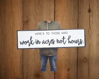 Rustic Farm Life Sign – Acres Not Hours Quote, Homestead Wall Decor, Farmer Market Display, Country Farmhouse Sign for Hardworking Growers