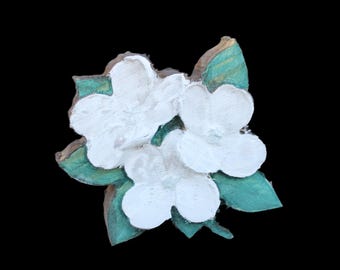 Hand‑Painted Wooden Flower Carving – White Blossom Wall Art with Green Leaves Rustic Décor