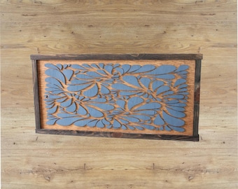Floral Stained Wood Sign - Blue 3D Laser‑Cut Flowers - Modern Nature‑Inspired Home Decor