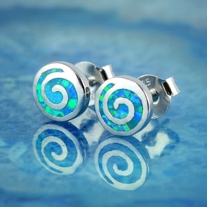 Spiral blauer Opal Ohrstecker, Spirale Ohrringe, Opal Ohrstecker, Ohrstecker, zierliche Ohrstecker, Ohrstecker, Spiral Ohrstecker, Ohrstecker, Ohrstecker, Ohrstecker, Ohrstecker, Ohrstecker, Ohrstecker, Ohrstecker