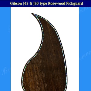 Może przedstawiać: Ciemnobrązowy pickguard z palisandru typu Gibson J45 & J50 z iryzującą obwódką. Pickguard ma kształt łzy i jest umieszczony na białym tle. Tekst na zdjęciu brzmi "Bruce Wei Musical Instruments Workshop".