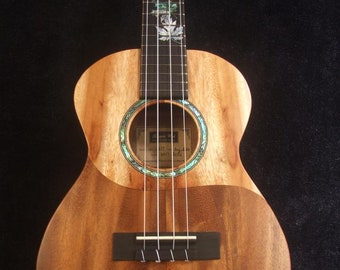 Ukelele tenor hecho a mano, acacia maciza y taiwania, incrustación de hoja de arce, funda blanda, Bruce Wei UG17-3036