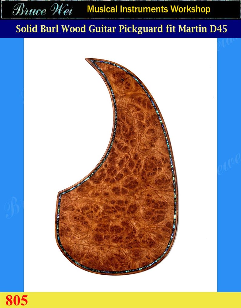 Puede incluir: Un golpeador de guitarra de madera maciza de burl, dise&ntilde;ado para un Martin D45. El golpeador tiene una forma &uacute;nica con un patr&oacute;n de vetas de madera marr&oacute;n oscuro. El borde est&aacute; incrustado con un borde decorativo. El texto "Bruce Wei Musical Instruments Workshop" est&aacute; en la parte superior.