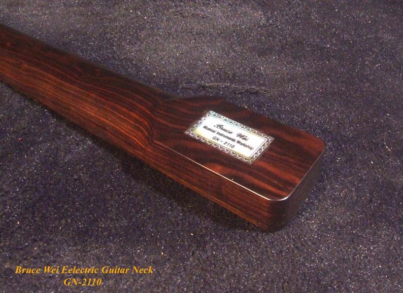 Puede incluir: Un juego de tres tazas de cer&aacute;mica con acabado mate moteado. Las tazas son de color crema, gris claro y gris oscuro. Cada taza tiene un dise&ntilde;o simple y minimalista.