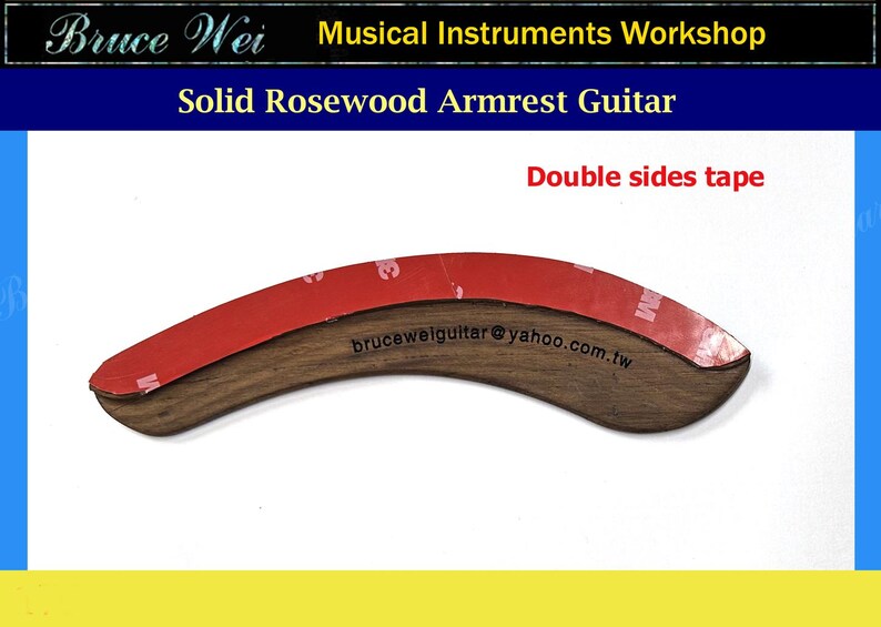 K&ouml;nnte beinhalten: Ein gebogener Armlehnen-Rohling aus Palisanderholz f&uuml;r eine Gitarre mit beidseitigem Klebeband. Der Text "brucewelguitar@yahoo.com.tw" ist auf die Armlehne gedruckt.