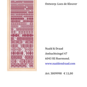 Könnte beinhalten: Ein gerahmtes Kreuzstichmuster mit einem rot-weißen Design. Das Muster heißt "Randenlap Oneven" und wurde von Loes de Kleuver entworfen. Das Muster ist bei Naald & Draad, Ambachtsingel 47, 6043 RS Roermond erhältlich. Die Website ist www.naaldendraad.com. Die Artikelnummer lautet 3009998 und der Preis beträgt 11,00 €.