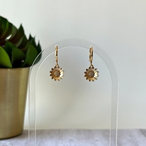 Dainty Gold Flower Huggie Hoop Earrings, Hoop Earrings with Charm, Huggie Hoop Earrings, Small Gold Hoops, Flower Earrings, Gifts For Her