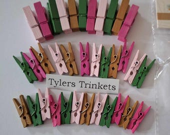 35 Mixed Mini Wooden Craft Pegs   Pack of 35 FINDING PARADISE 3 sizes  Dovecraft Clips Scrapbooking Holder Decorative  25mm  30mm   35mm