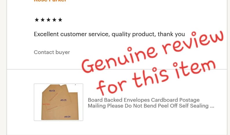 K&ouml;nnte beinhalten: Braune Kartonsh&uuml;llen mit selbstklebenden Verschl&uuml;ssen. Die Umschl&auml;ge sind mit dem Text "Board Backed Envelopes Cardboard Postage Mailing Please Do Not Bend Peel Off Self Sealing..." beschriftet.