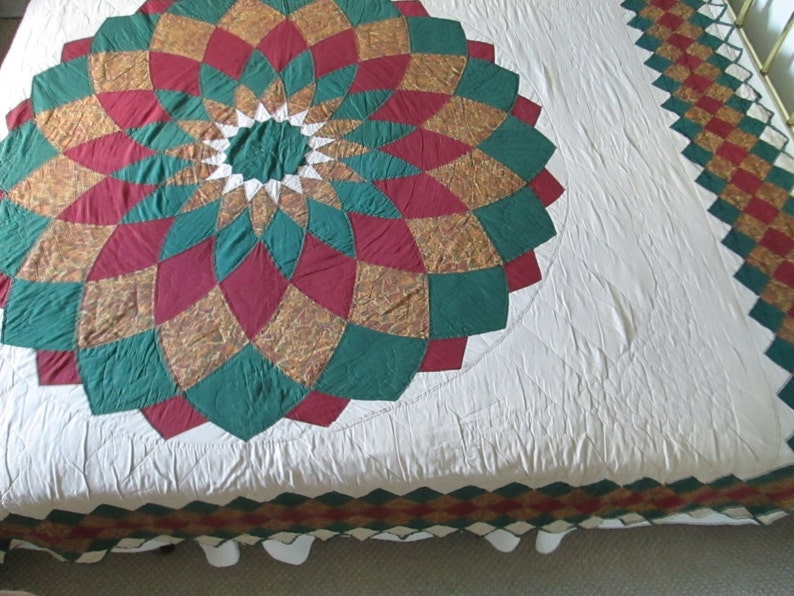 Hand Quilted Cotton Fabrics Vintage Hand Made Pieced Quilt Queen Size 84 by 96 Inches 1920/'s Sunburst Pattern