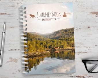 Skandinavien Reisetagebuch - Abschiedsgeschenk für Reise oder zum selber schreiben, mit spannenden Aufgaben - JourneyBook