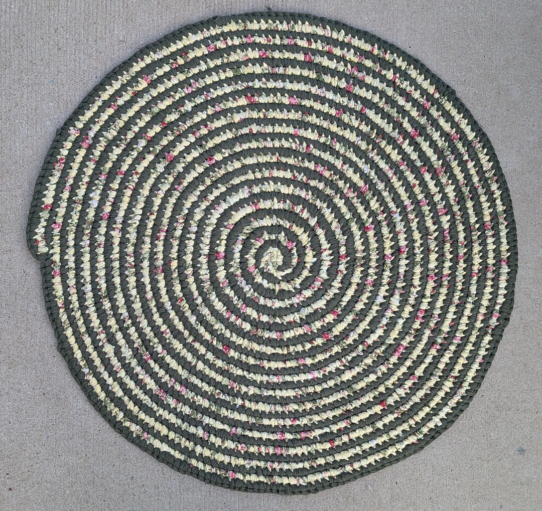 Toothbrush/amish Knot Spiral Rag Rug - Dark Green and Pale Yellow ...