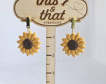Sunflower Dangle on Gold Finding