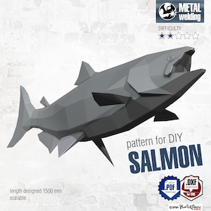 Puede incluir: Un modelo 3D poligonal gris de un salmón, diseñado para la soldadura DIY de metal. El modelo tiene 1500 mm de largo y es escalable. La imagen incluye el texto "pattern for DIY SALMON" y los formatos de archivo disponibles para descargar: .PDF y .DXF.