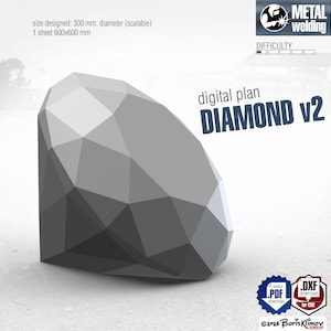 Könnte beinhalten: Ein digitaler Plan für eine geometrische Diamantform mit der Aufschrift 'digital plan DIAMOND v2'. Das Design hat einen Durchmesser von 300 mm und eine Blattgröße von 600x600 mm. Enthält Symbole für Metallschweißen sowie PDF- und DXF-Downloads.