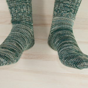 Women&#39;s hand knitted multicolor warm woolen winter socks handmade Flush elegant colorful socks thin warm Socks for boots