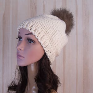 Wolle Damen Winter Strick Beanie Mütze mit Fell Waschbär Pom Pom Chunky Strickmütze Damen handgestrickte Mütze mit Fell Pom Pom