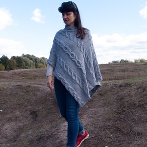 Women&#39;s knit  poncho gray wool winter poncho hand knit cape chunky hand knit poncho knitted cape