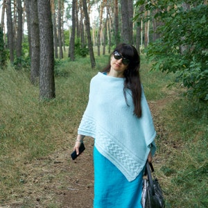 Lichtgroenblauwe dames gebreide poncho Winter handgebreide poncho wol winter poncho chunky gebreide poncho dames poncho