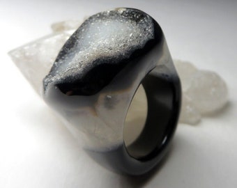 Druzy Quartz Ring Solid Stone Bicolor Black White Raw Uncut Crystals Natural Brazilian Gemstone Unisex Minimalism Taurus Birthstone Healing