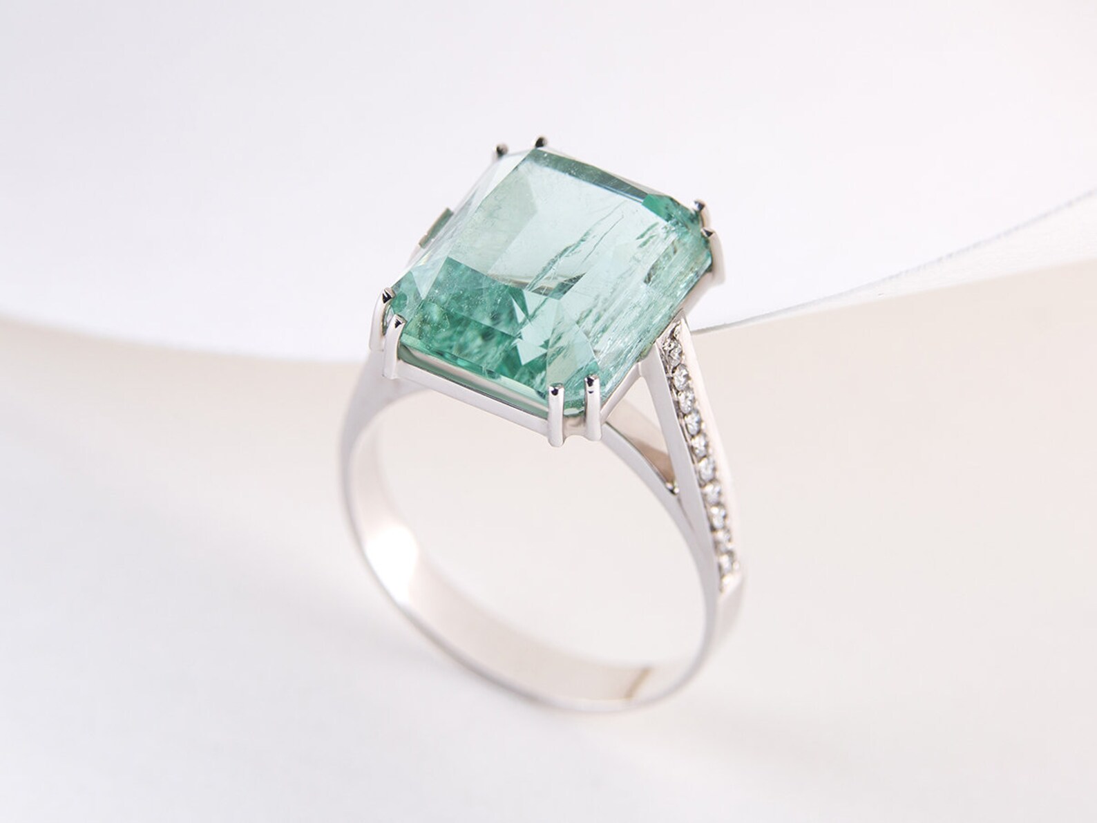 Green Beryl Ring Gold Diamonds Big Large Natural Green Mint Etsy UK