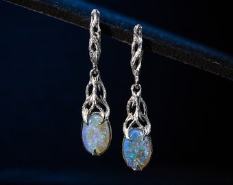 Fabriqué sur commande : boucles d'oreilles opale australienne en or blanc, opale naturelle, pierres précieuses bleues vertes, boucles d'oreilles longues uniques LOTR style Grima