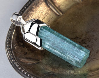 Aquamarine Crystal Silver Pendant Cyan Blue Beryl Raw Uncut Stone Natural Gemstone Crystal Healing Unisex Jewelry Pisces Birthstone