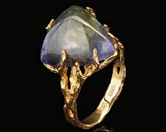 Sur mesure : bague en or tanzanite, bleu naturel, pierre précieuse taillée en cabochon de pain de sucre, bijoux en or jaune 14 carats, art nouveau, seigneur des anneaux Her LOTR