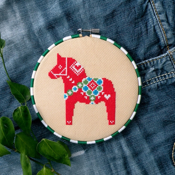 Dala horse cross stitch pattern, Christmas cross stitch pattern, Swedish dala horse pattern, dalahast Scandinavian red horse Christmas craft