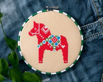 Modèle de point de croix cheval Dala, motif point de croix de Noël, modèle cheval dala suédois, artisanat de Noël cheval rouge scandinave dalahast