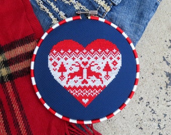 Jersey navideño punto de cruz corazón, patrón punto de cruz navideño, punto de cruz nórdico pdf, bordado de renos decoración navideña nórdica