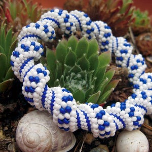 Beaded bracelet tutorial, seed bead pattern, tubular peyote stitch, seed bead bracelet, cellini spiral beading tutorials, bead weaving
