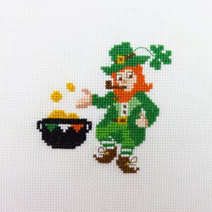 Mini cross stitch leprechaun, St Patricks Day cross stitch pattern, Irish needlepoint, Ireland cross stitch gnome fantasy cross stitch chart