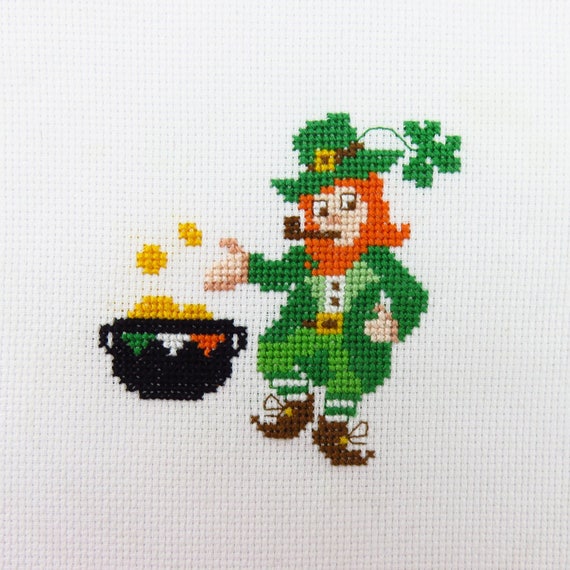 Mini cross stitch leprechaun, St Patricks Day cross stitch pattern, Irish needlepoint, Ireland cross stitch gnome fantasy cross stitch chart