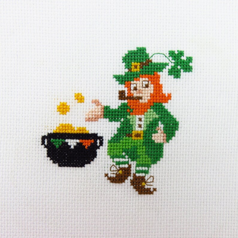Mini cross stitch leprechaun, St Patricks Day cross stitch pattern, Irish needlepoint, Ireland cross stitch gnome fantasy cross stitch chart
