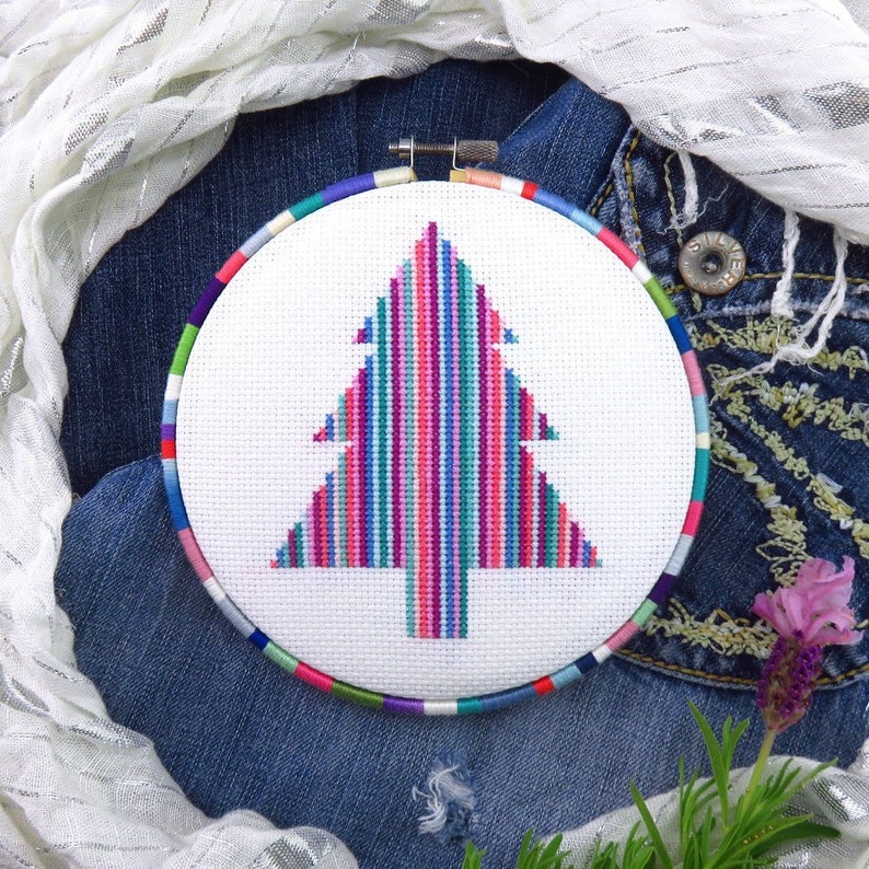 Christmas tree cross stitch pattern, cross stitch beginner, modern cross stitch tree, modern needlepoint, Christmas embroidery pattern