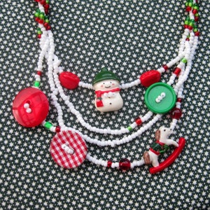 Christmas necklace beading tutorial, button necklace seed bead tutorial, Christmas jewelry seed bead pattern, seed bead necklace pattern