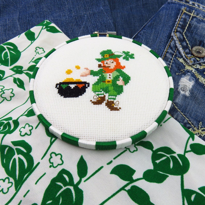 Mini cross stitch leprechaun, St Patricks Day cross stitch pattern, Irish needlepoint, Ireland cross stitch gnome fantasy cross stitch chart