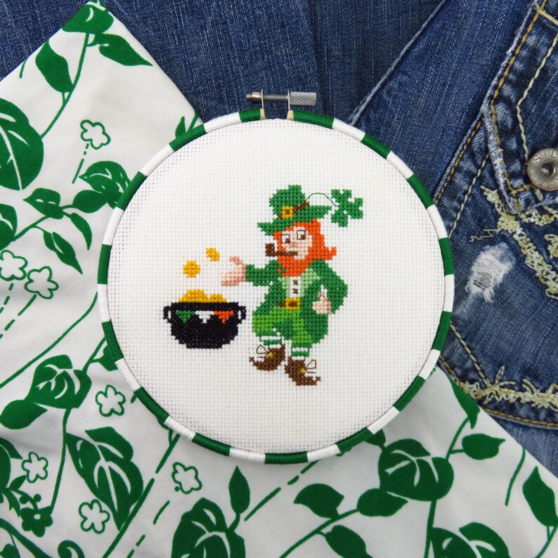 Mini cross stitch leprechaun, St Patricks Day cross stitch pattern, Irish needlepoint, Ireland cross stitch gnome fantasy cross stitch chart