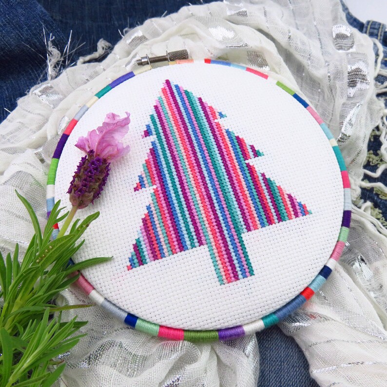 Christmas tree cross stitch pattern, cross stitch beginner, modern cross stitch tree, modern needlepoint, Christmas embroidery pattern
