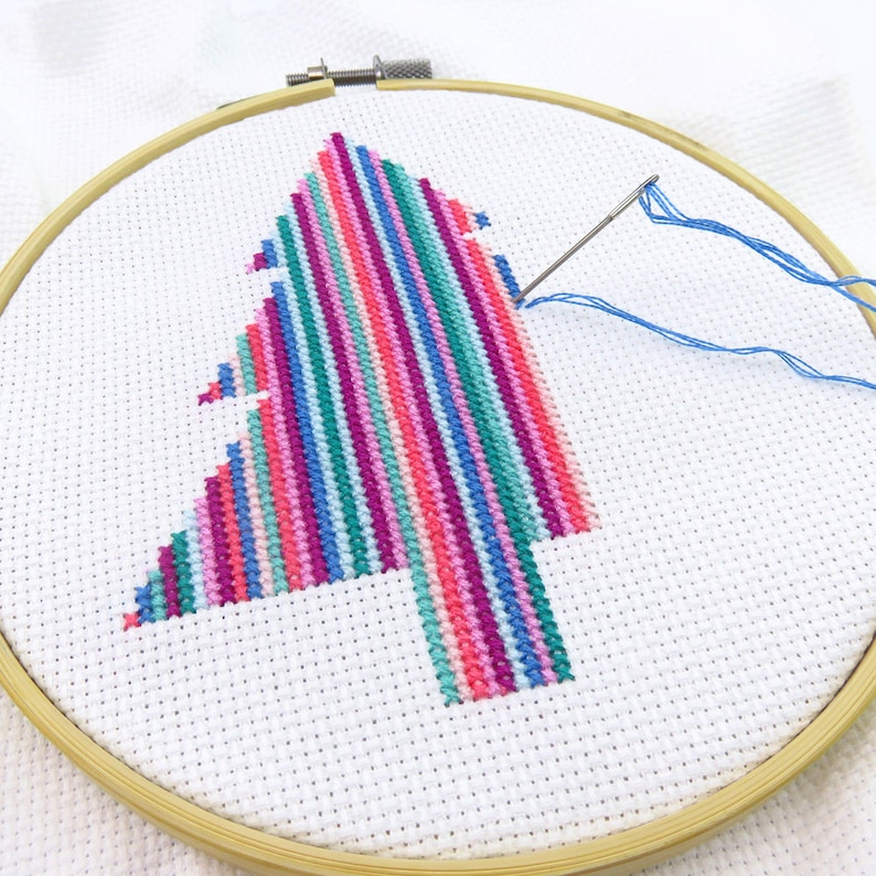 Christmas tree cross stitch pattern, cross stitch beginner, modern cross stitch tree, modern needlepoint, Christmas embroidery pattern