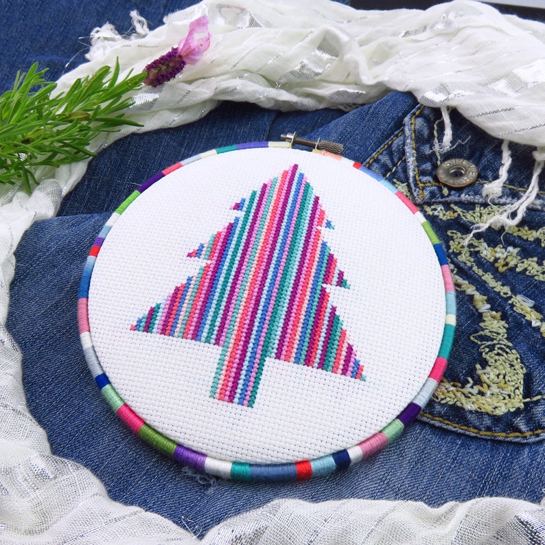 Christmas tree cross stitch pattern, cross stitch beginner, modern cross stitch tree, modern needlepoint, Christmas embroidery pattern
