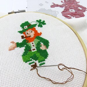 Mini cross stitch leprechaun, St Patricks Day cross stitch pattern, Irish needlepoint, Ireland cross stitch gnome fantasy cross stitch chart