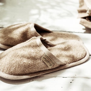 Natural Massage Linen Slippers for Home, Sauna, Bath, and SPA – Rough Texture, Relaxing Massage Effect, Unisex Comfort